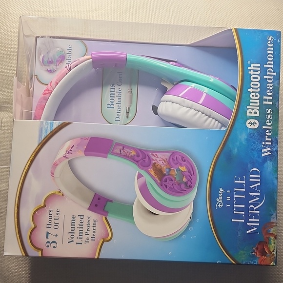 Wireless Headphones with Microphone Includes Aux Cord, Volume Reduced,* NIB*